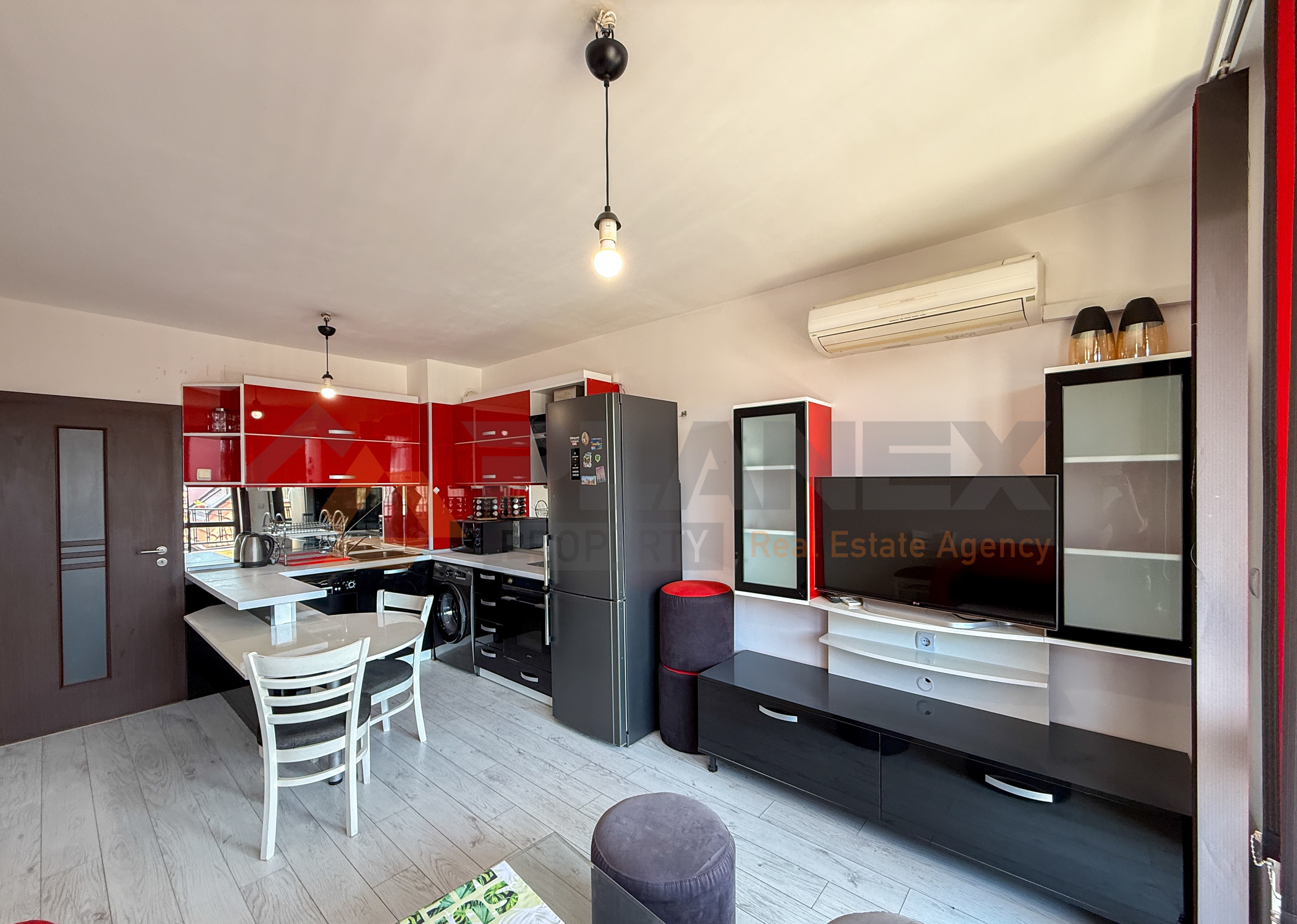 ЕКСКЛУЗИВНО! Обзаведен тристаен в Цветен квартал